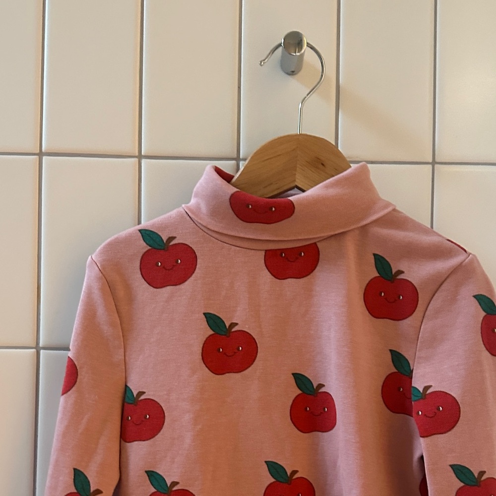 EUC Mini Boden Apple Print turtleneck, super cute size 7-8. - Picture 6 of 7